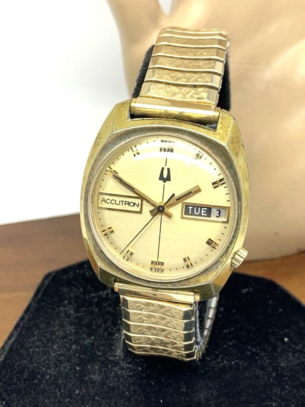 Bulova Accutron 2182 Men's Watch Vintage 1970's N3 Quartz 3179 Gold Steel 36mm